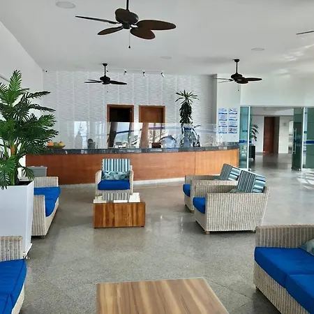 Apartamento Apto 3002 Frente Al Mar- Edificio Palmetto, Piso 30 *