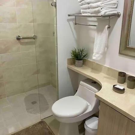 Apto 3002 Frente Al Mar- Edificio Palmetto, Piso 30 Apartamento *