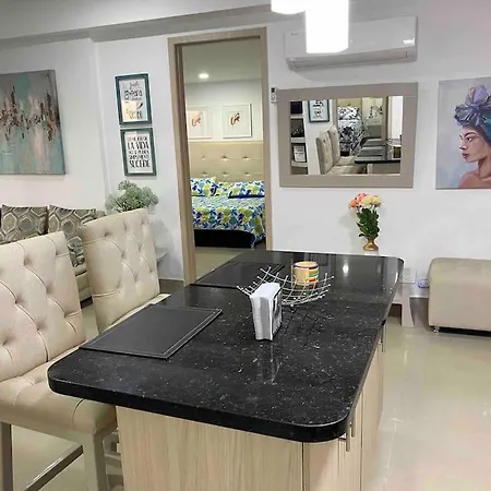 Apto 3002 Frente Al Mar- Edificio Palmetto, Piso 30 Apartamento *