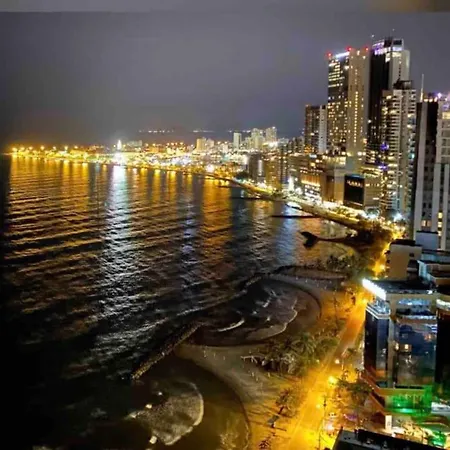 Apto 3002 Frente Al Mar- Edificio Palmetto, Piso 30 *