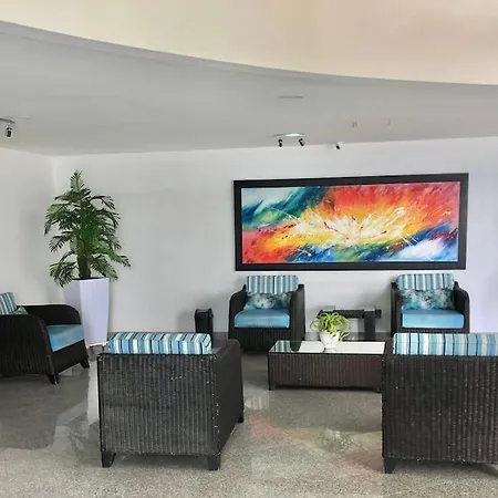 Apartamento Apto 3002 Frente Al Mar- Edificio Palmetto, Piso 30 *